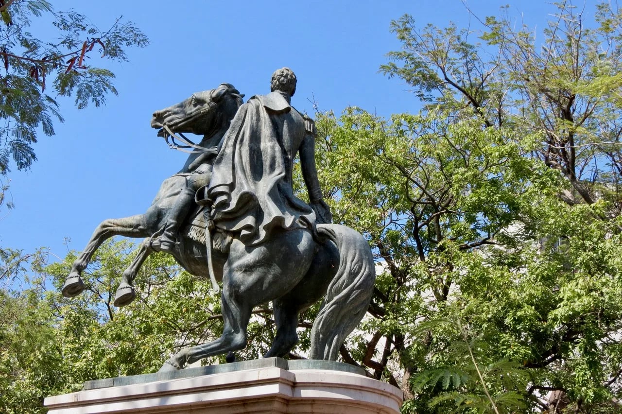 Santa Marta, Bolivar and cavities