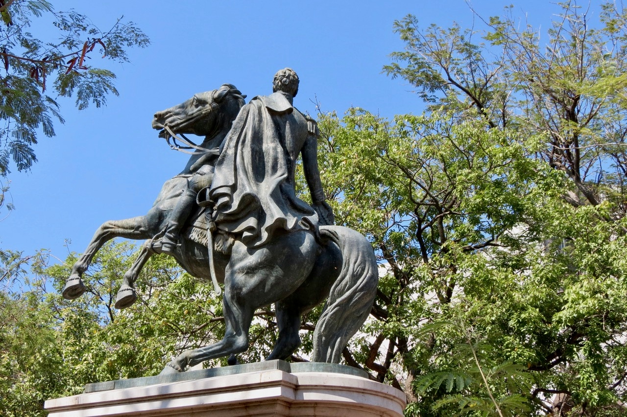 Santa Marta, Bolivar and cavities